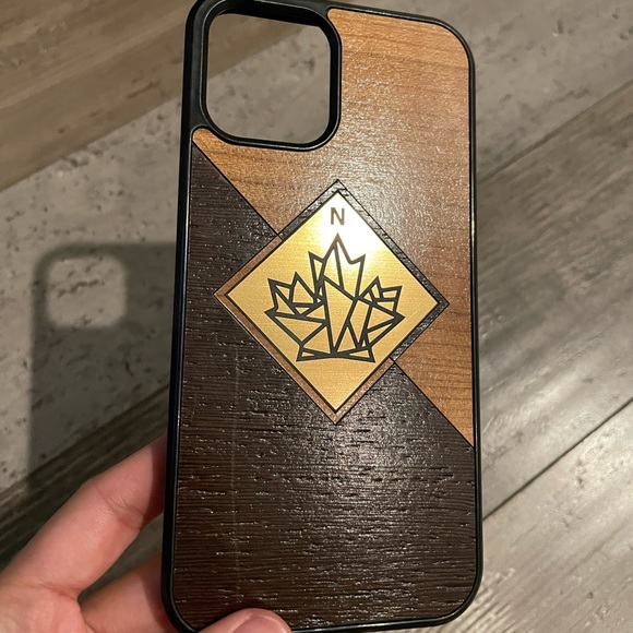 Wood case for iPhone 12/12pro from Keyway - Picture 3 of 4